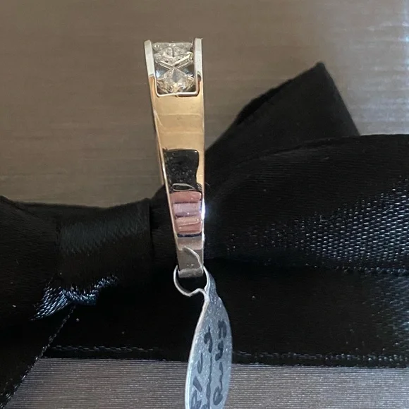 TRIPLE ROW PRINCESS CUT RING WHITE GOLD R050